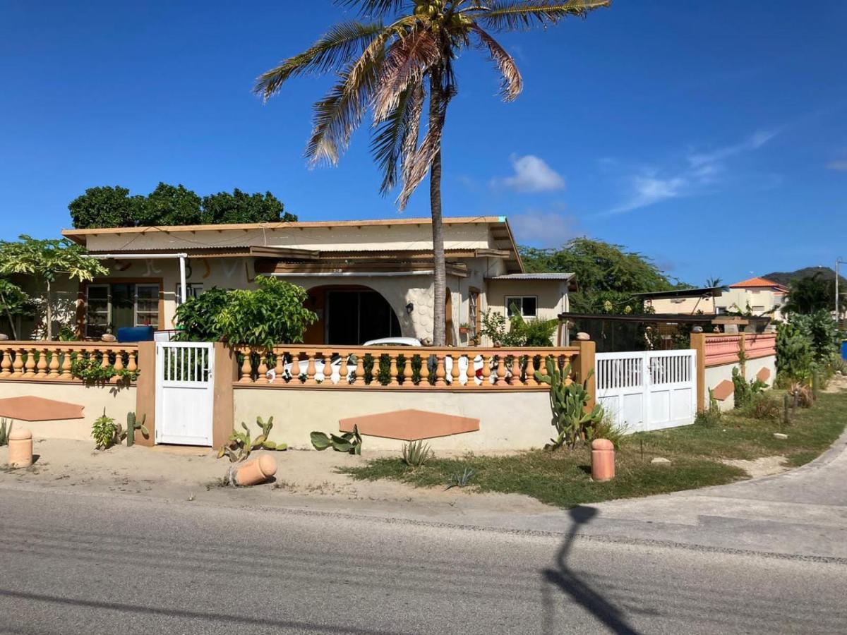 Aruba Backpackers Apartment Oranjestad Exterior photo