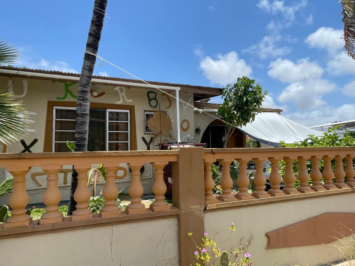 Aruba Backpackers Apartment Oranjestad Exterior photo