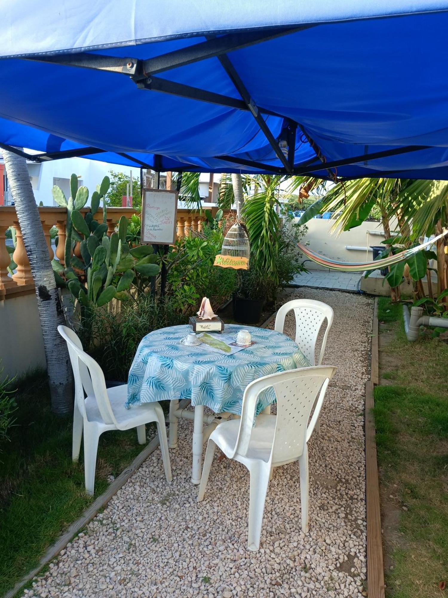 Aruba Backpackers Apartment Oranjestad Exterior photo